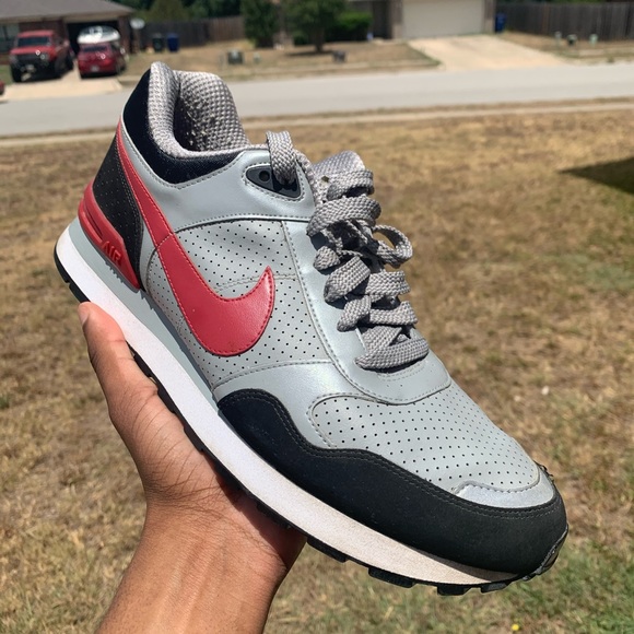 Nike Running/Trail Shoe - Picture 1 of 7